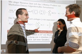 Prof. Dr. Irnich mit Studenten